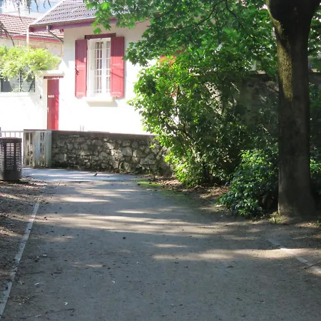 La Petite Maison Апарт-готель Гренобль